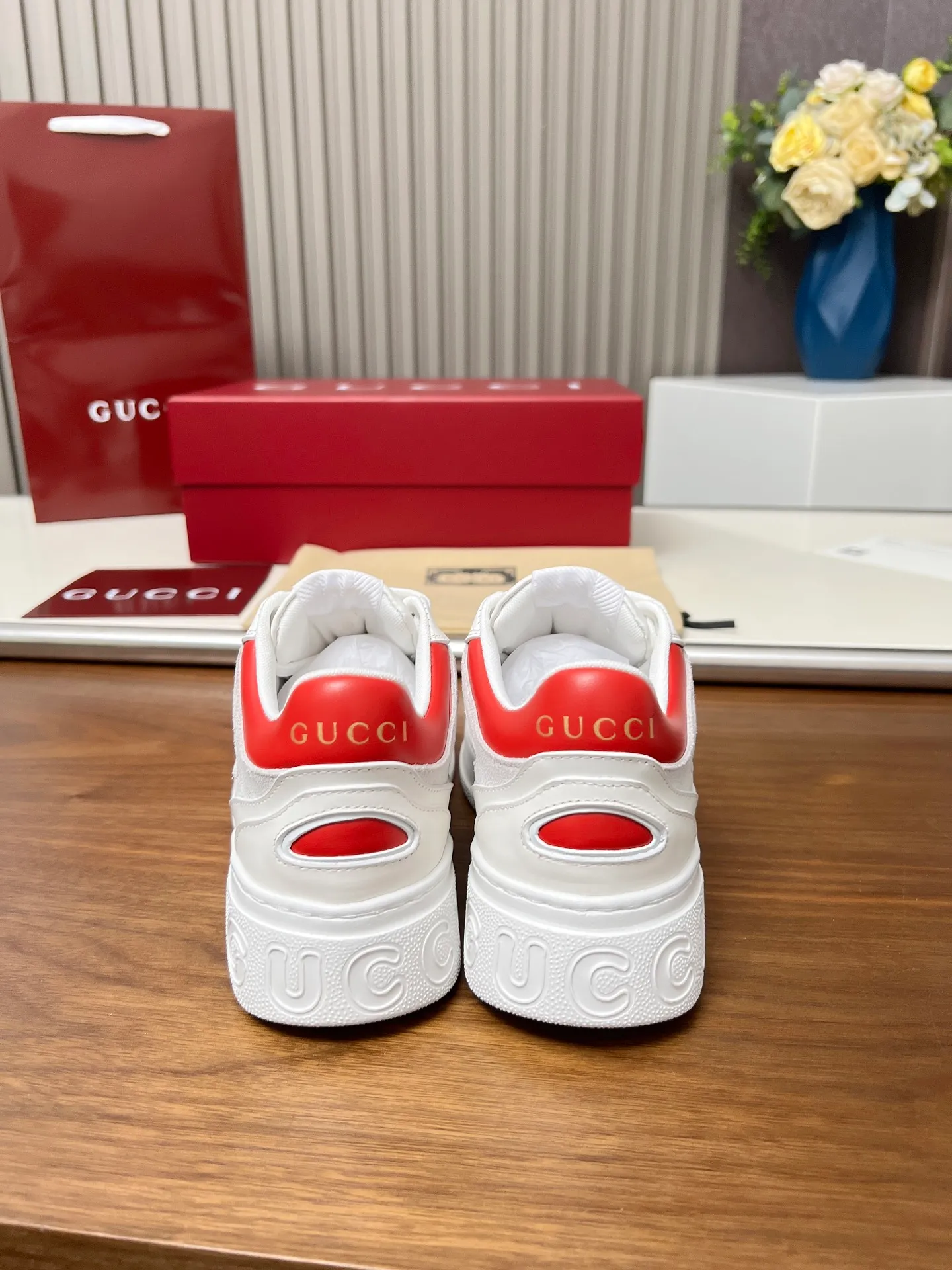 👟👟Ex-factory price 560👟👟Gucci casual sneakers, top version! Oil edge craftsmanship🌸🌸🌸1:1 reproduction. New model for early spring, creating a perfect style💣💣💣street style🔥🔥🔥Cool and stylish C-position fashionable outfit with retro and futuristic feel🌹🌹🌹Classic shoe shape, showing exquisite texture! Open mold to customize high-density outsole. Comes fully packaged. Size: Female 35-46. Fabric: Imported cowhide...men and women